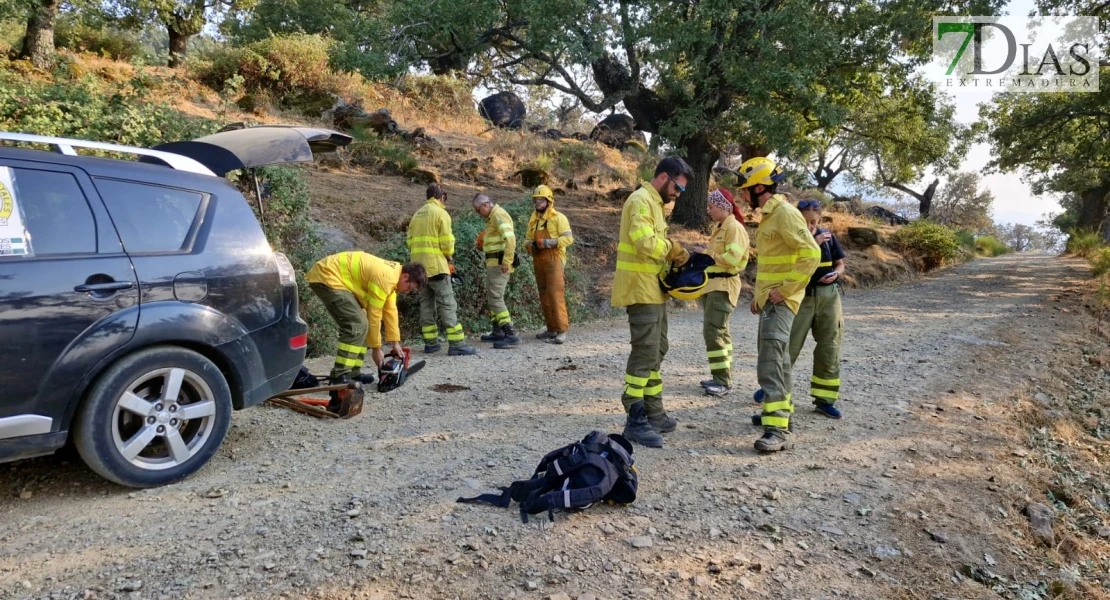 Solidaridad en el norte de Extremadura: bomberos forestales ayudan en las zonas afectadas por el incendio de Jarilla