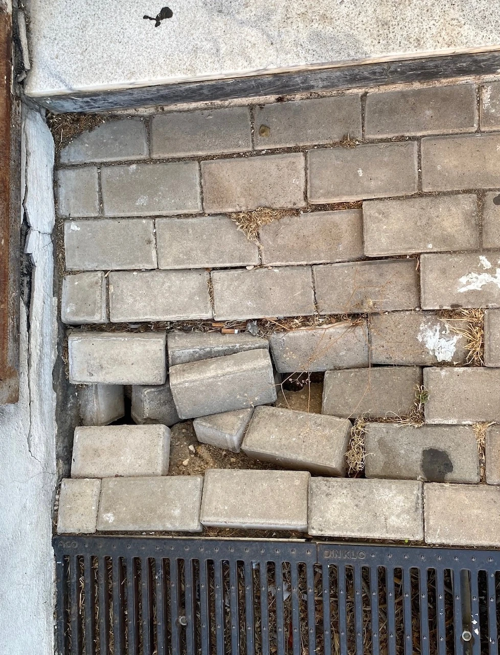 El PSOE de Badajoz pide reparaciones en la plaza Gabriel Montesinos