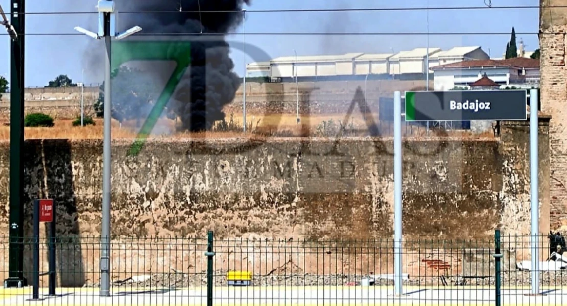 Un nuevo incendio en Badajoz moviliza a los bomberos
