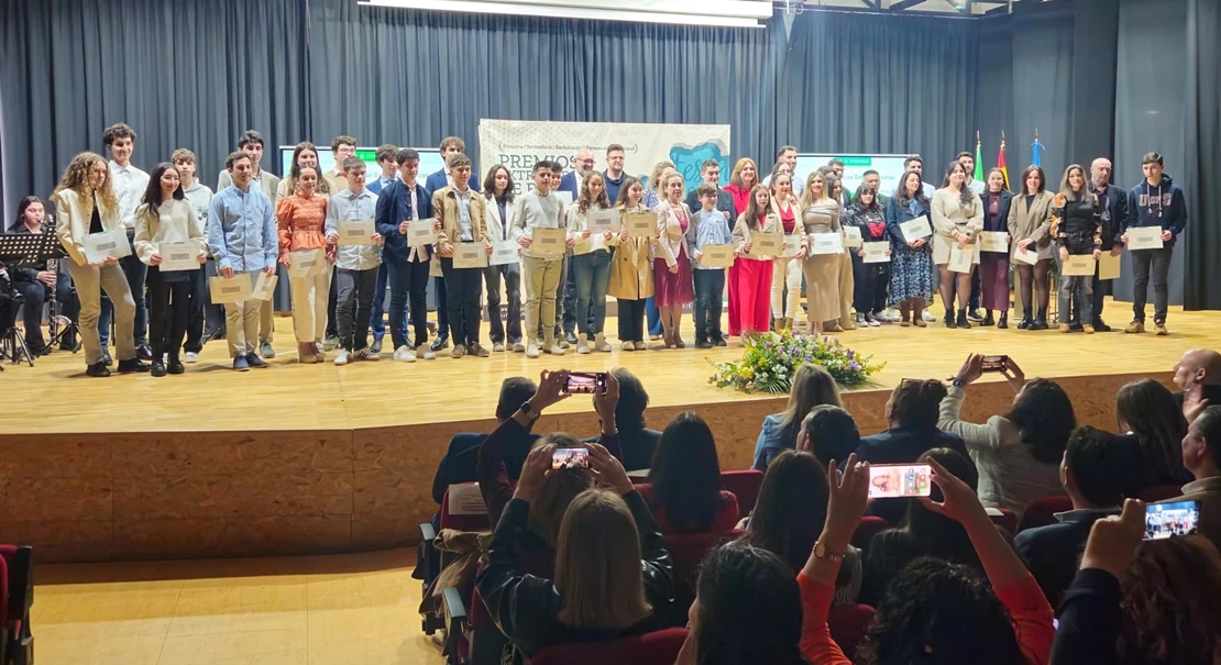 Diez escolares extremeños reciben 340 € en los Premios Extraordinarios de Educación Primaria