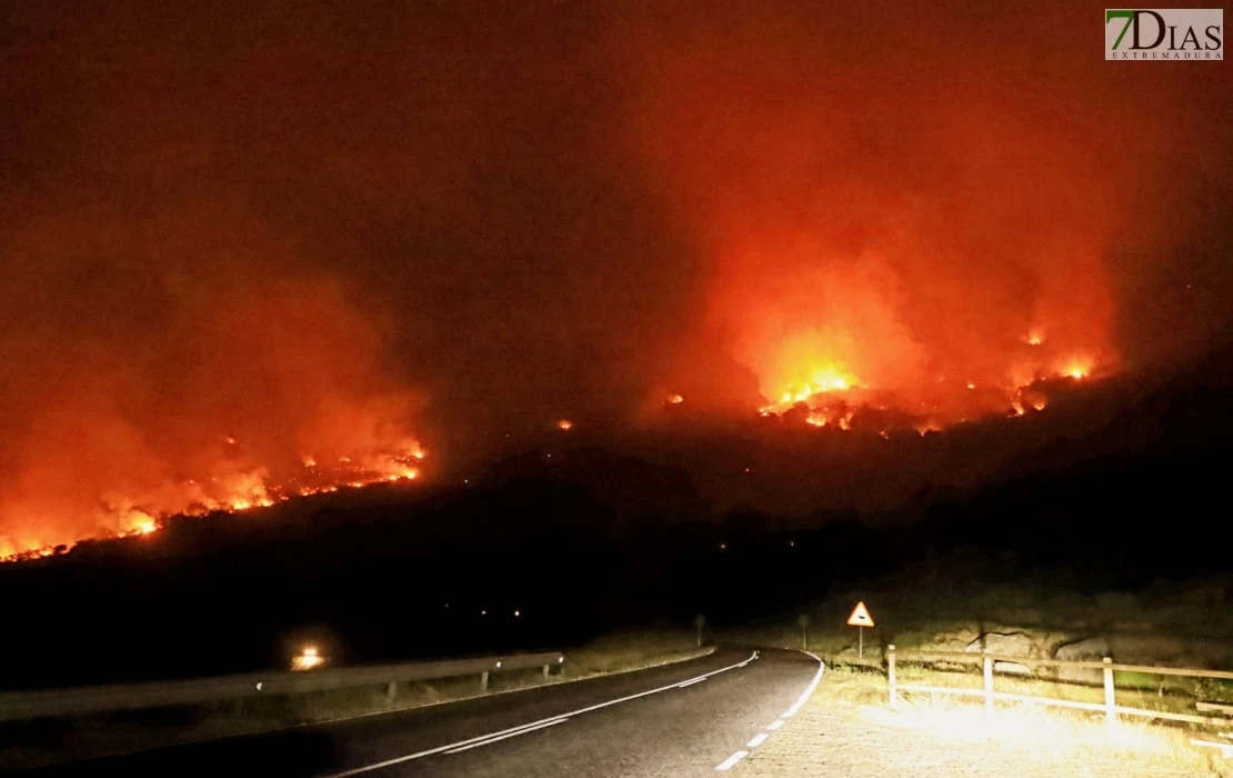 Las imágenes del desalojo por el incendio de Jarilla en Extremadura