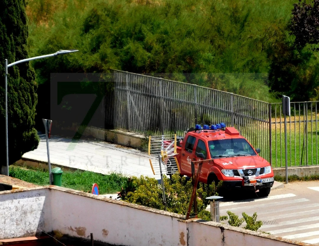 Incendio junto a los locales del río en Badajoz