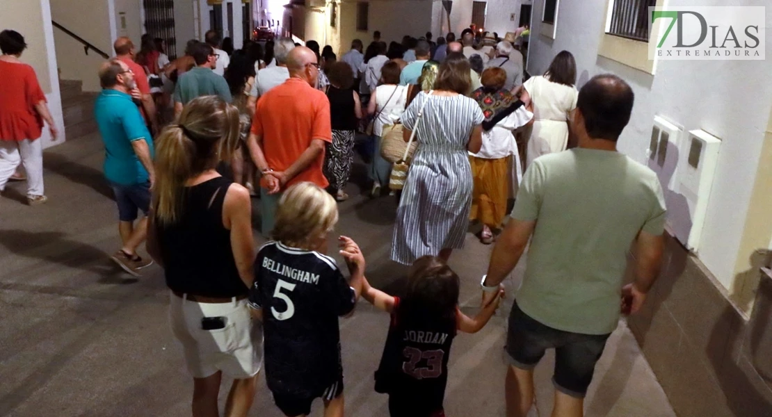 Éxito en las calles de Barcarrota: actores, cantantes y multitud de público en la XI Visita Guiada Nocturna