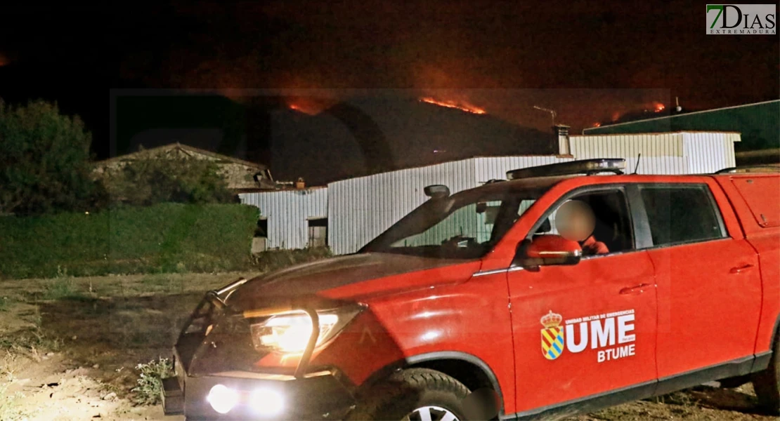 El incendio entra en Castilla y León: preocupan dos pueblos extremeños