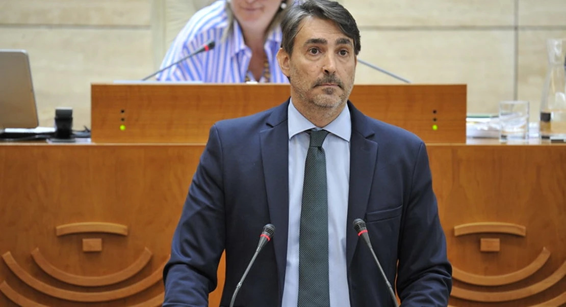 El PSOE responsabiliza al Gobierno de Guardiola del retroceso económico en la región
