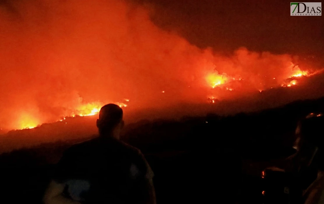 Las imágenes del desalojo por el incendio de Jarilla en Extremadura