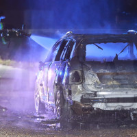 Las explosiones y las llamas alertan a los vecinos de Suerte de Saavedra de madrugada
