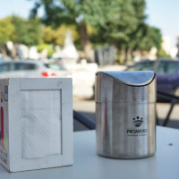 Reparten papeleras de mesa a los bares para mejorar la limpieza en Zafra