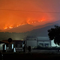 Nuevas evacuaciones durante la noche por los incendios en Extremadura