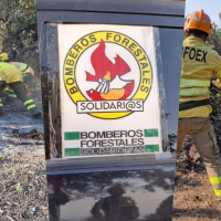 Bomberos ayudan de forma solidaria en las zonas afectadas por el incendio de Jarilla