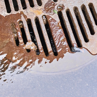 El Ayto. de Badajoz inicia medidas para evitar las acumulaciones de agua en varias calles