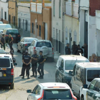 Amplio despliegue policial en Badajoz por un operativo: buscan drogas, armas y dinero