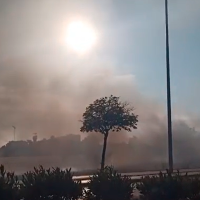 Un incendio junto al Tanatorio Puente Real obliga a regular el tráfico en Badajoz