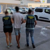 Detenido un joven de 19 años tras apuñalar a una persona para robarle