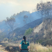 Los vecinos intentan apagar los incendios por su cuenta en Extremadura: “Es una imprudencia”