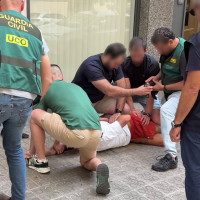 Detenido en plena calle tras usar una entidad falsa y así huir de la justicia