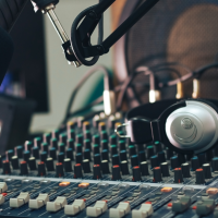 Un extremeño elegido para representar la industria del podcast y del audiolibro en español