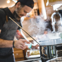 Claves para evitar intoxicaciones: el verano dispara el riesgo de plagas en bares y restaurantes