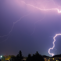 La caída de un rayo durante la tormenta en Badajoz apaga varios barrios