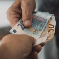 Los comercios que no acepten efectivo serán sancionados