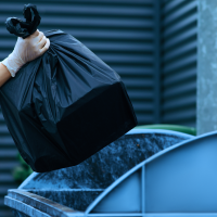 Vecinos de Badajoz contra la tasa del 'Basurazo': "Perjudica a quien se esfuerza en separar y reciclar"