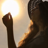 ¿Conoces los riesgos de tomar el sol? La AEMPS alerta sobre las consecuencias