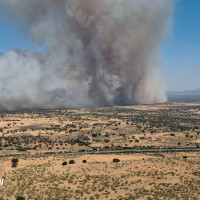Un amplio dispositivo lucha contra un imponente nuevo incendio en Extremadura