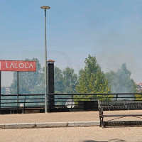 Incendio junto a los locales del río en Badajoz