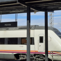 Ponen fecha a la pasarela con carril bici que permitirá cruzar las vías del tren en Mérida