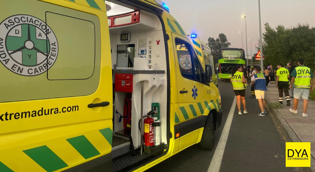 Los pasajeros de un autobús Lisboa-Madrid se quedan tirados durante varias horas en Cáceres