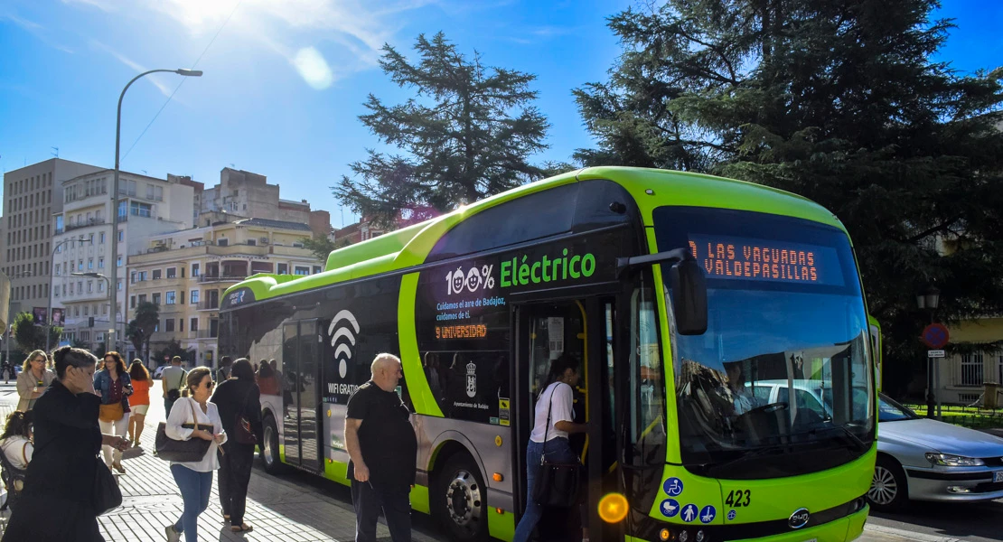 Viajar en bus en Badajoz cuesta la mitad: nuevos descuentos hasta diciembre
