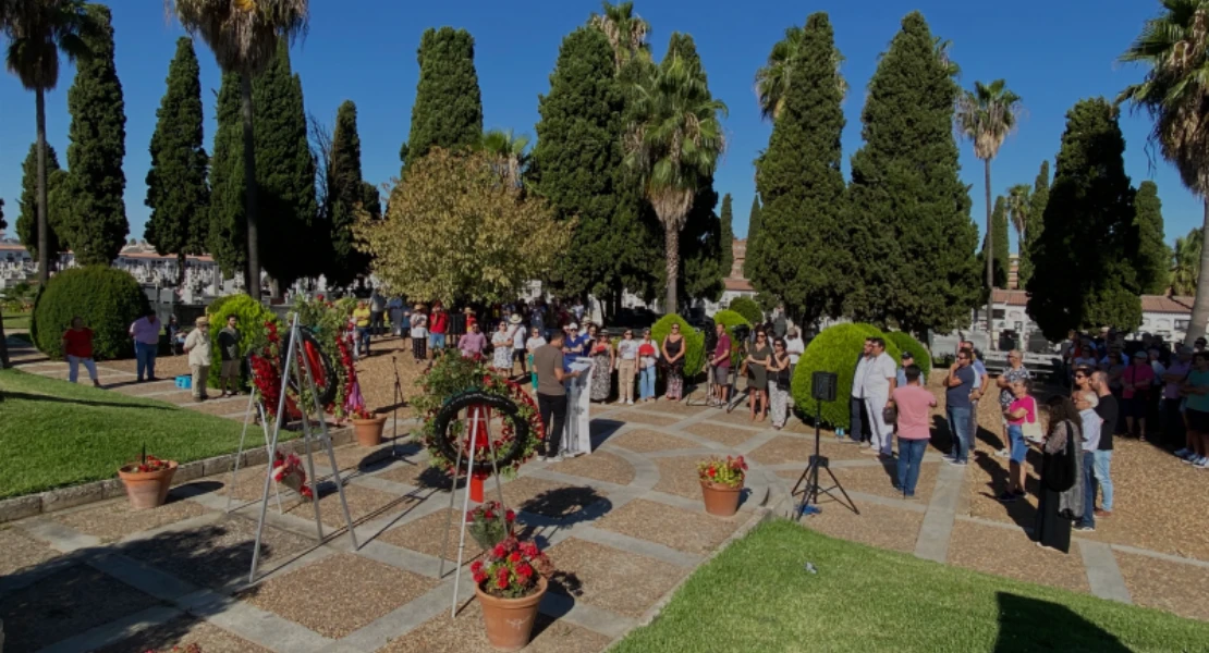 El PSOE homenajea un año más a las víctimas del franquismo en el Cementerio Viejo
