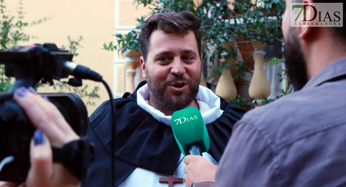 Éxito en las calles de Barcarrota: actores, cantantes y multitud de público en la XI Visita Guiada Nocturna