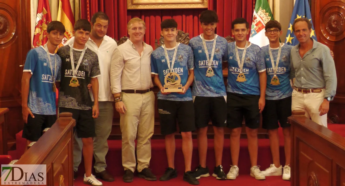 El Ayto. recibe al Don Bosco tras hacer historia en el Nacional de fútbol playa