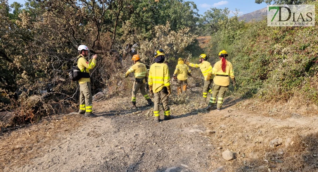 Solidaridad en el norte de Extremadura: bomberos forestales ayudan en las zonas afectadas por el incendio de Jarilla