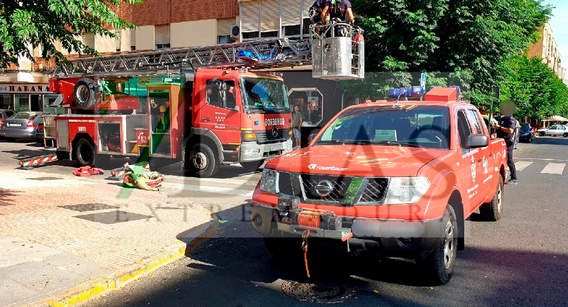 Rescate en Carolina Coronado: Bomberos de Badajoz auxilian a una mujer mayor en su domicilio