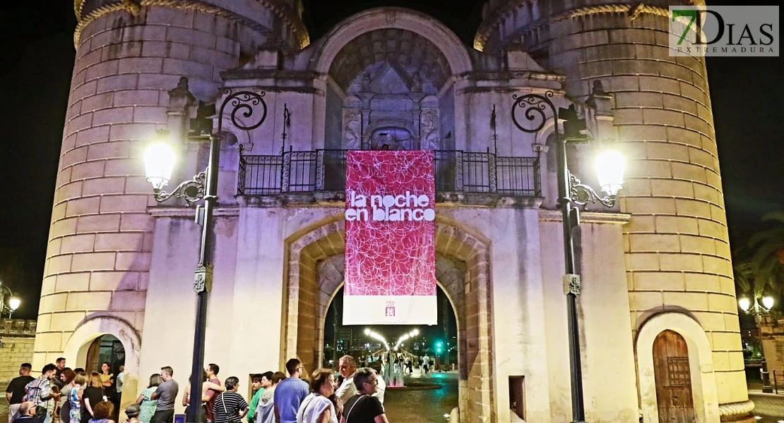 Imágenes de la Noche en Blanco 2025 en Badajoz