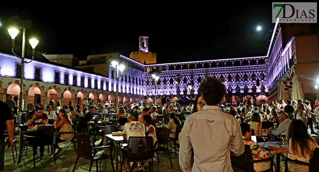 Imágenes de la Noche en Blanco 2025 en Badajoz