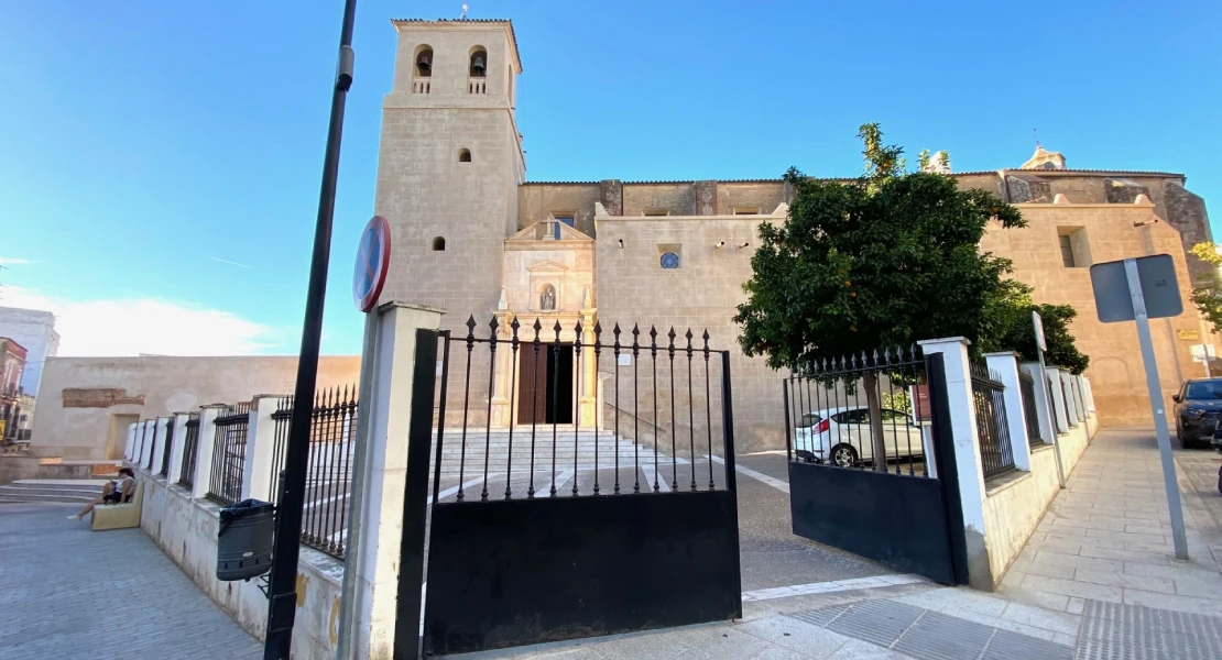 ¿Cuándo van a retirar el muro de la plaza de San Agustín de Badajoz?