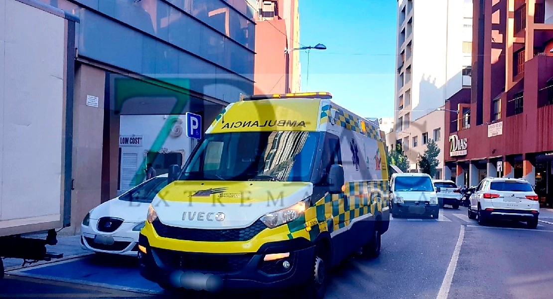 Sobresalto en Badajoz: una mujer cae indispuesta en plena avenida Juan Carlos I