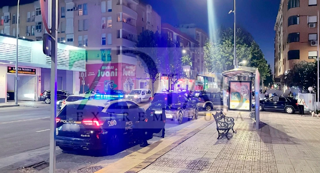 Cuatro patrullas irrumpen en un supermercado de Badajoz para identificar a un hombre