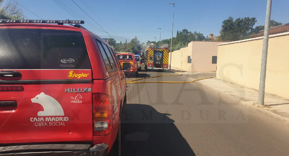 Se incendia un camión de basura en Las Vaguadas mientras recogía residuos