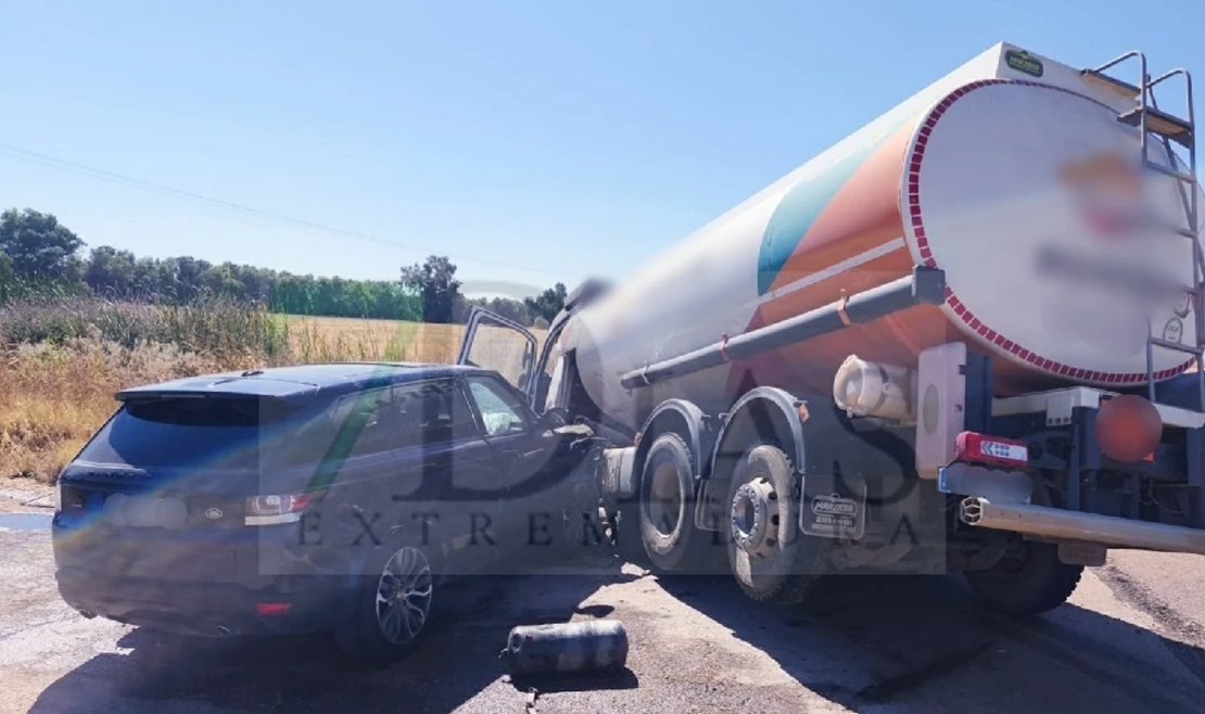 Colisión coche - camión: la Guardia Civil estudia las causas