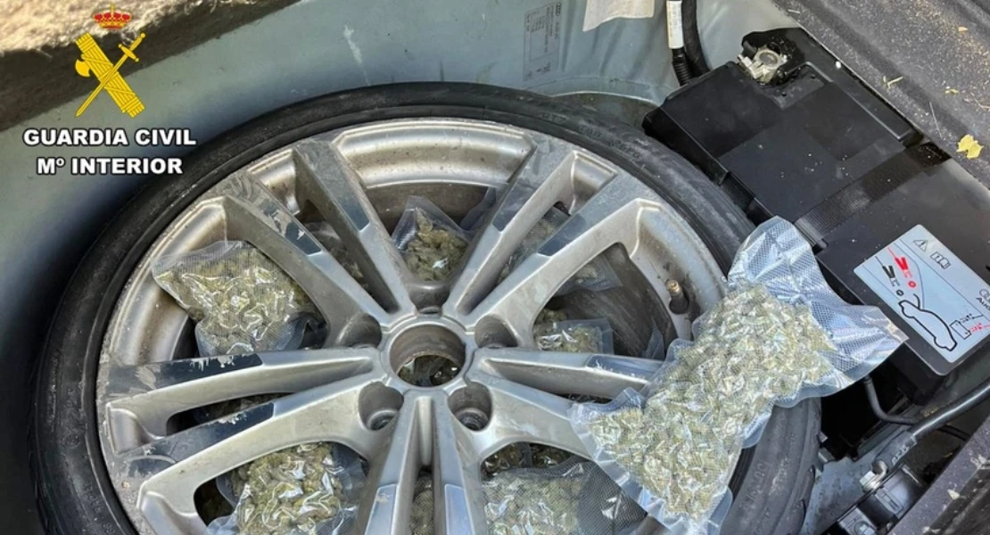 Pillado con más de dos kilos de droga oculta en la rueda de repuesto en Badajoz