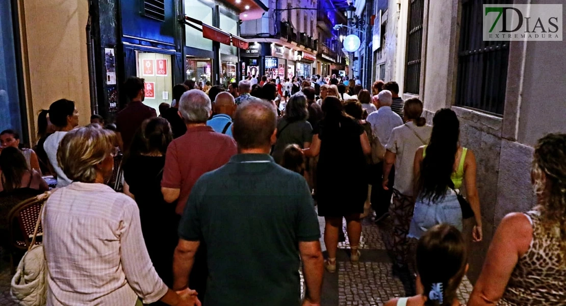 Imágenes de la Noche en Blanco 2025 en Badajoz