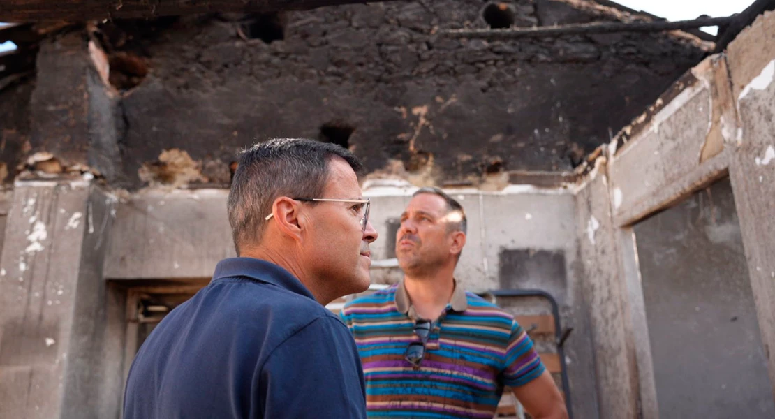 Gallardo acusa a la Junta de "improvisar" ayudas tras el mayor incendio de la historia de Extremadura