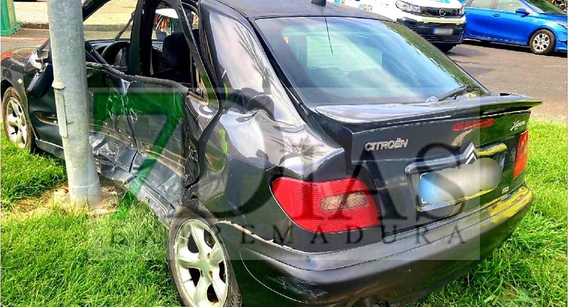 Una colisión entre dos vehículos deja dos heridos en Badajoz
