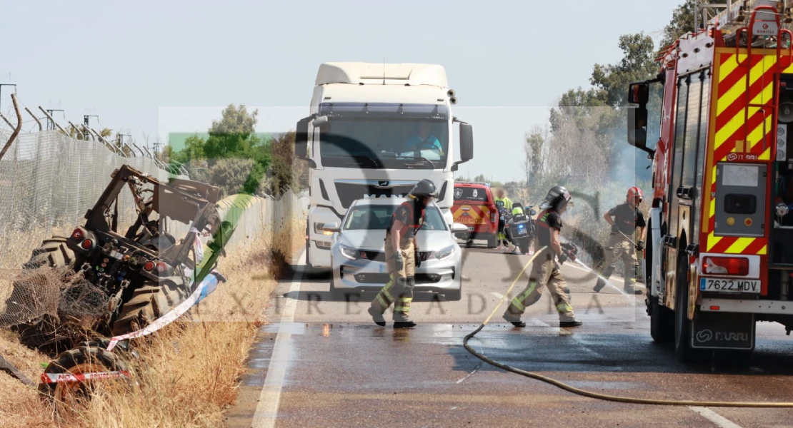 Pierde el control de su grúa y causa un incendio en la EX-209