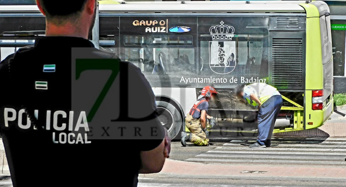 El incendio de un autobús urbano provoca gran alarma en Badajoz