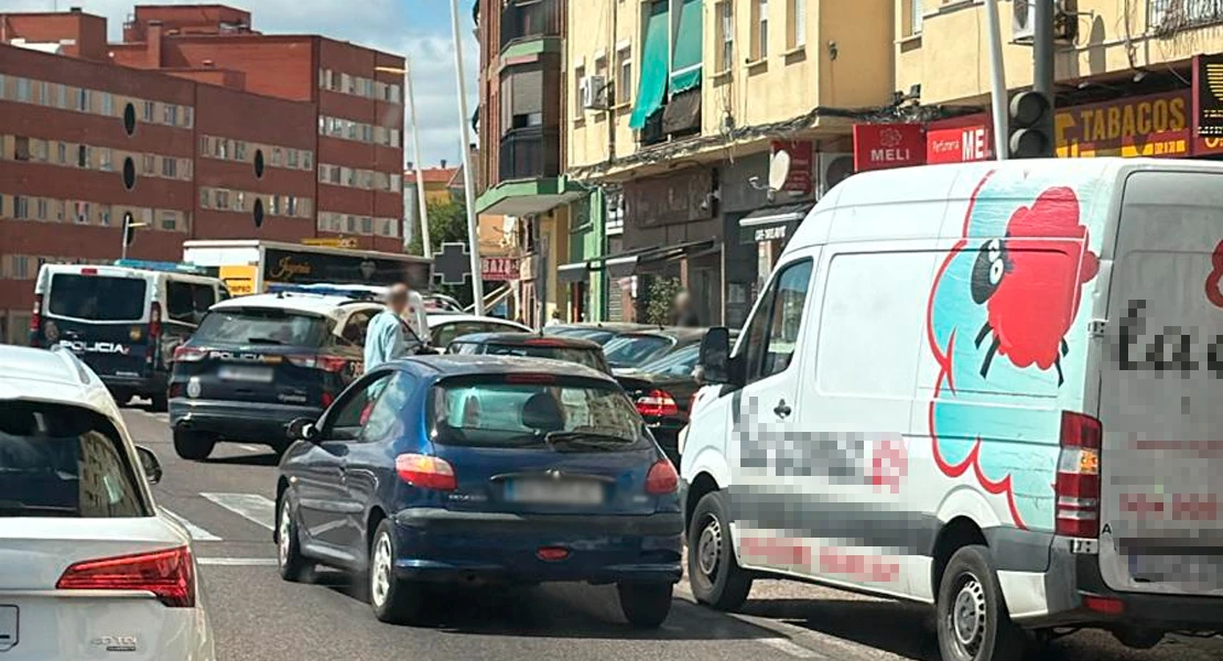 La Policía interviene ante las supuestas amenazas de un hombre en la 'autopista' de Badajoz